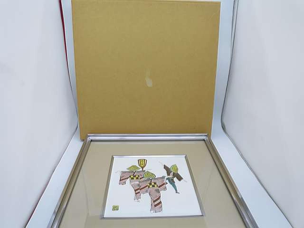 箱にテープ痕あります。