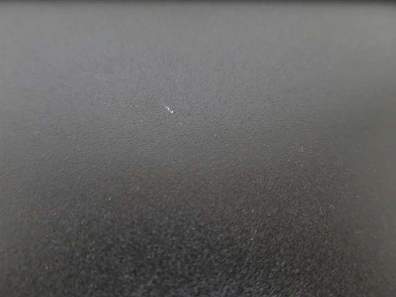 裏面に小傷あります。