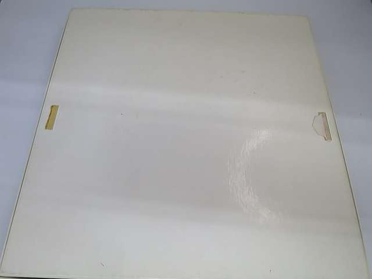 箱裏にテープ痕あります。