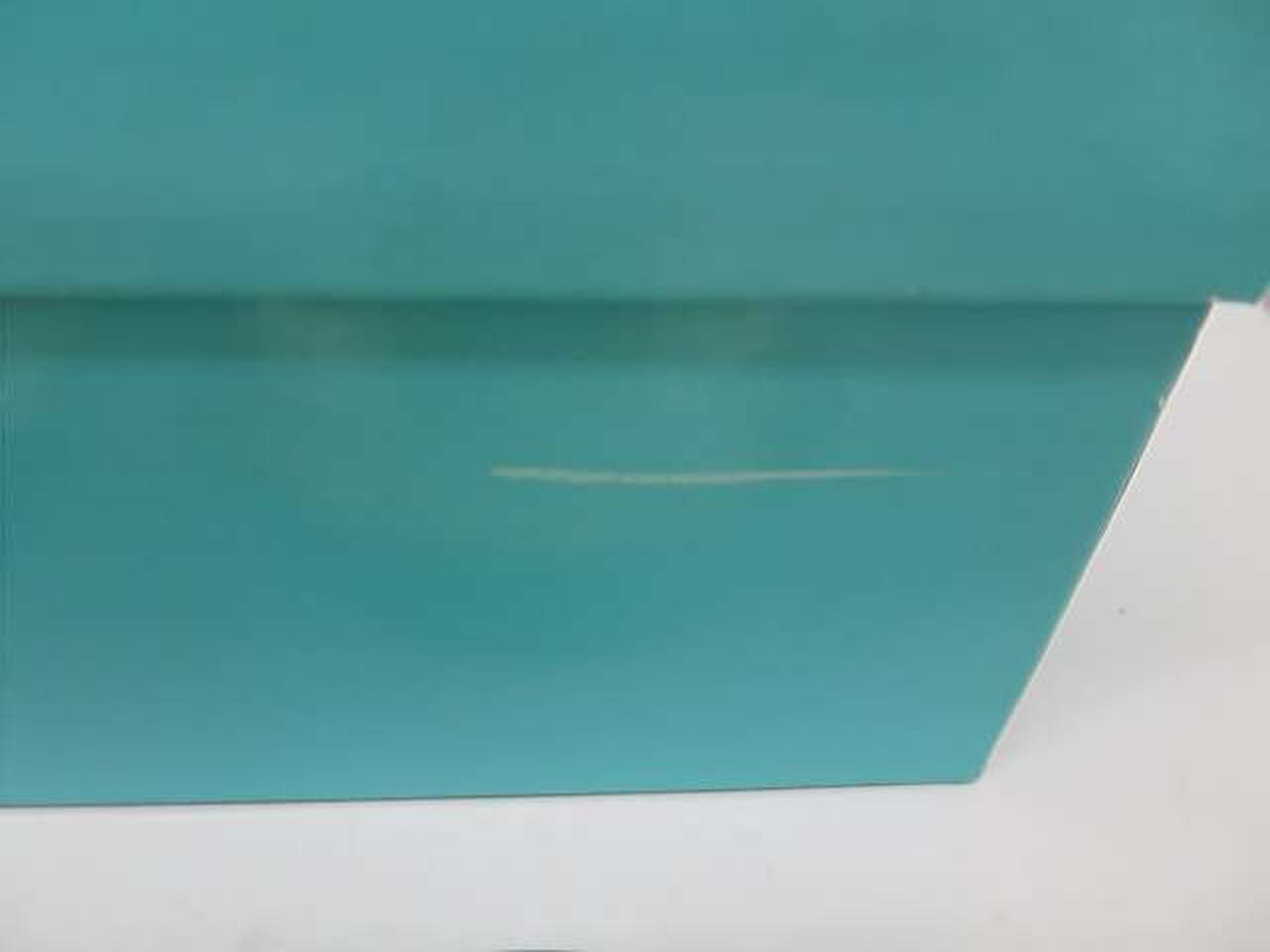 箱サイドにキズあります。