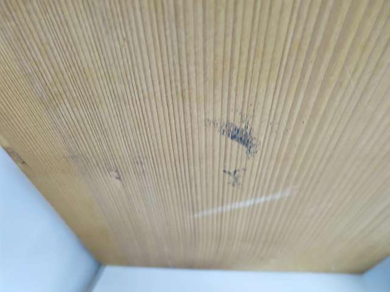 箱裏に汚れあります。