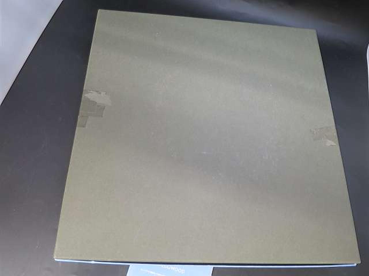 箱底にテープ痕あります。