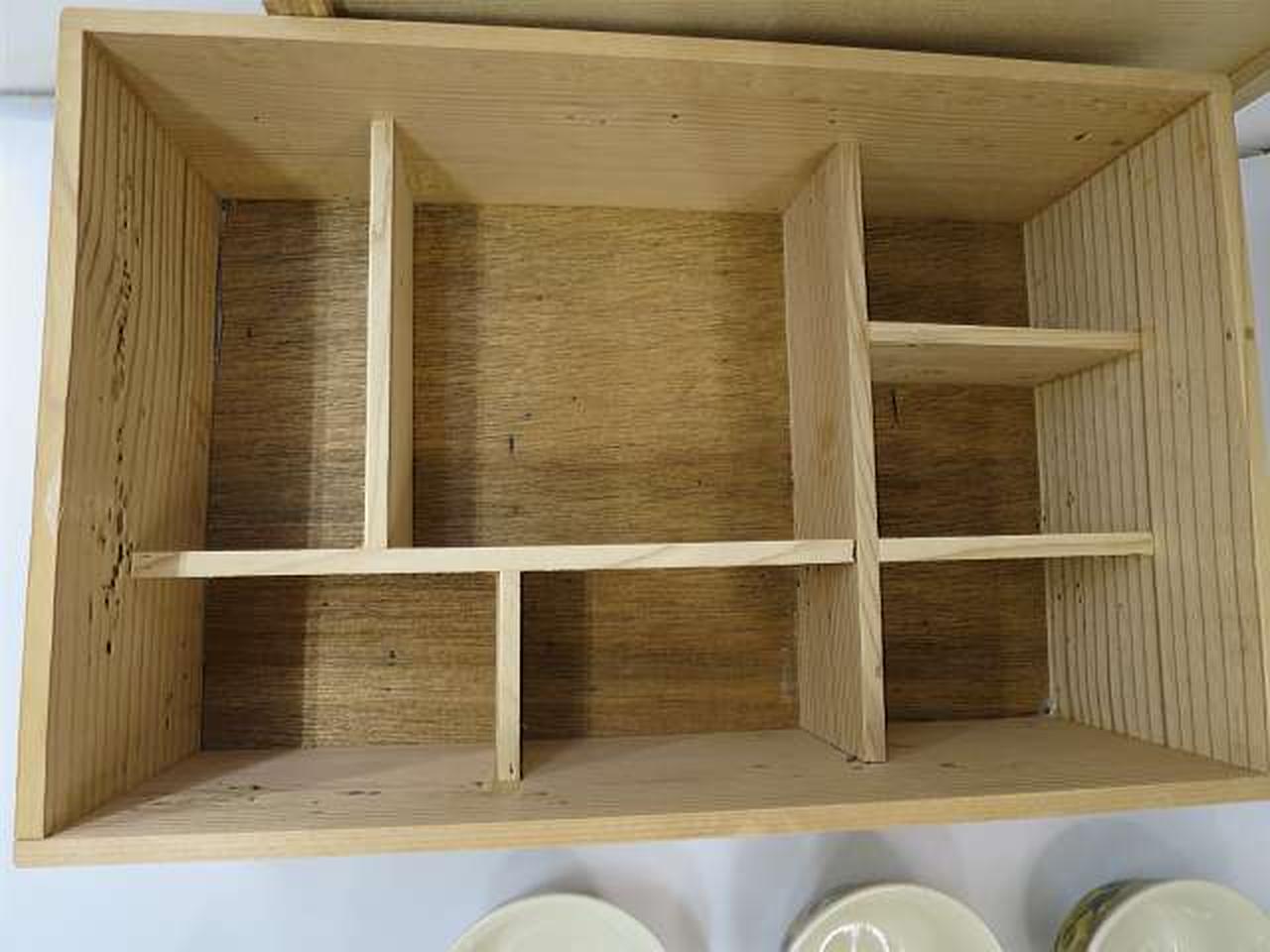 箱内部シミあります。