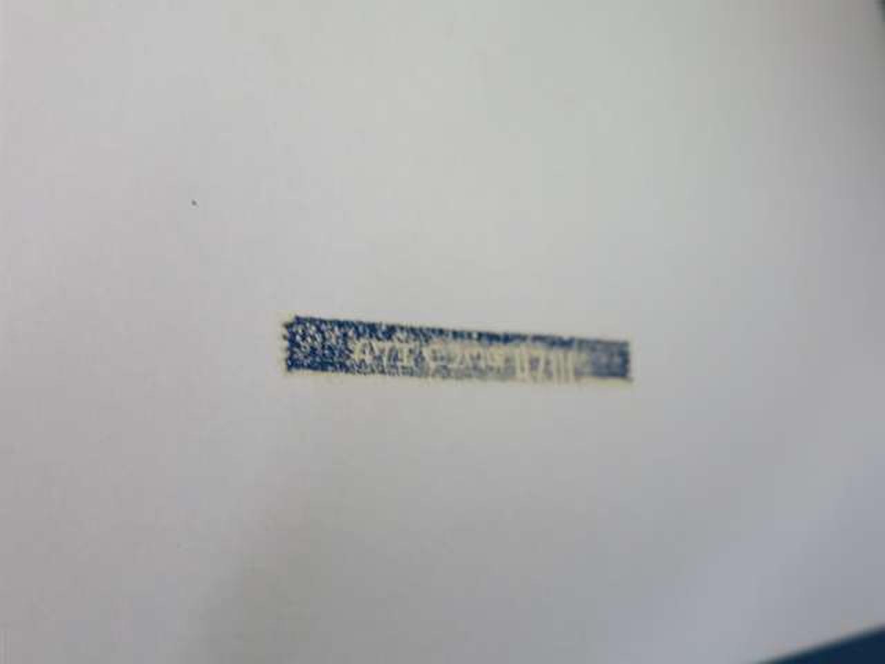 箱裏にテープ痕あります。