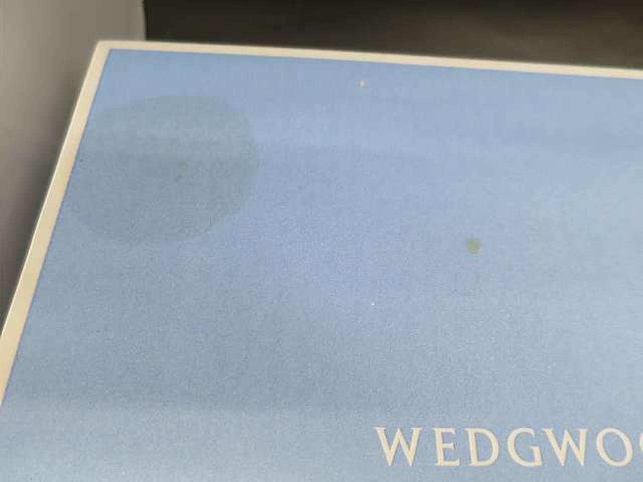 箱にシミあります。