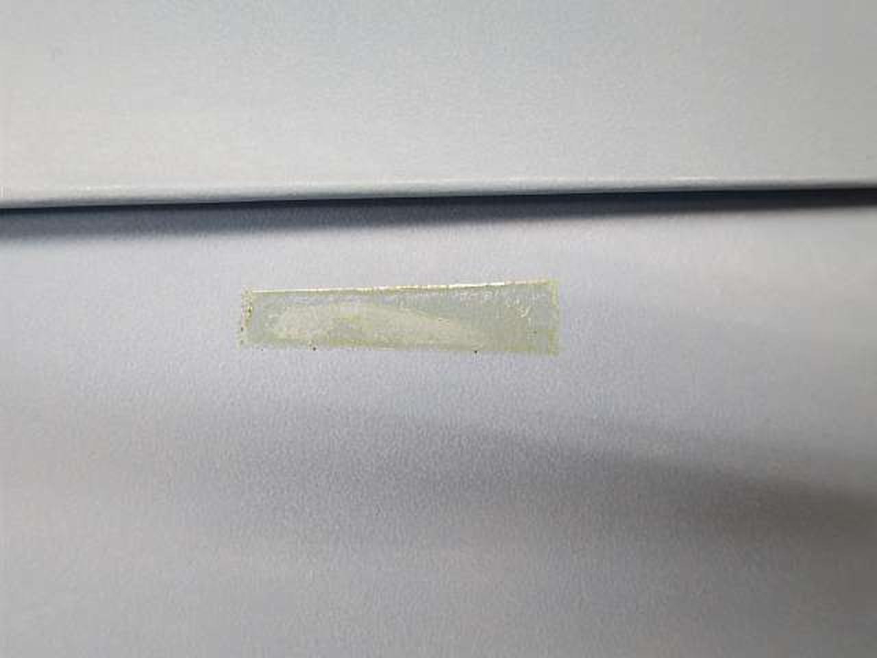 箱にテープ痕あります。