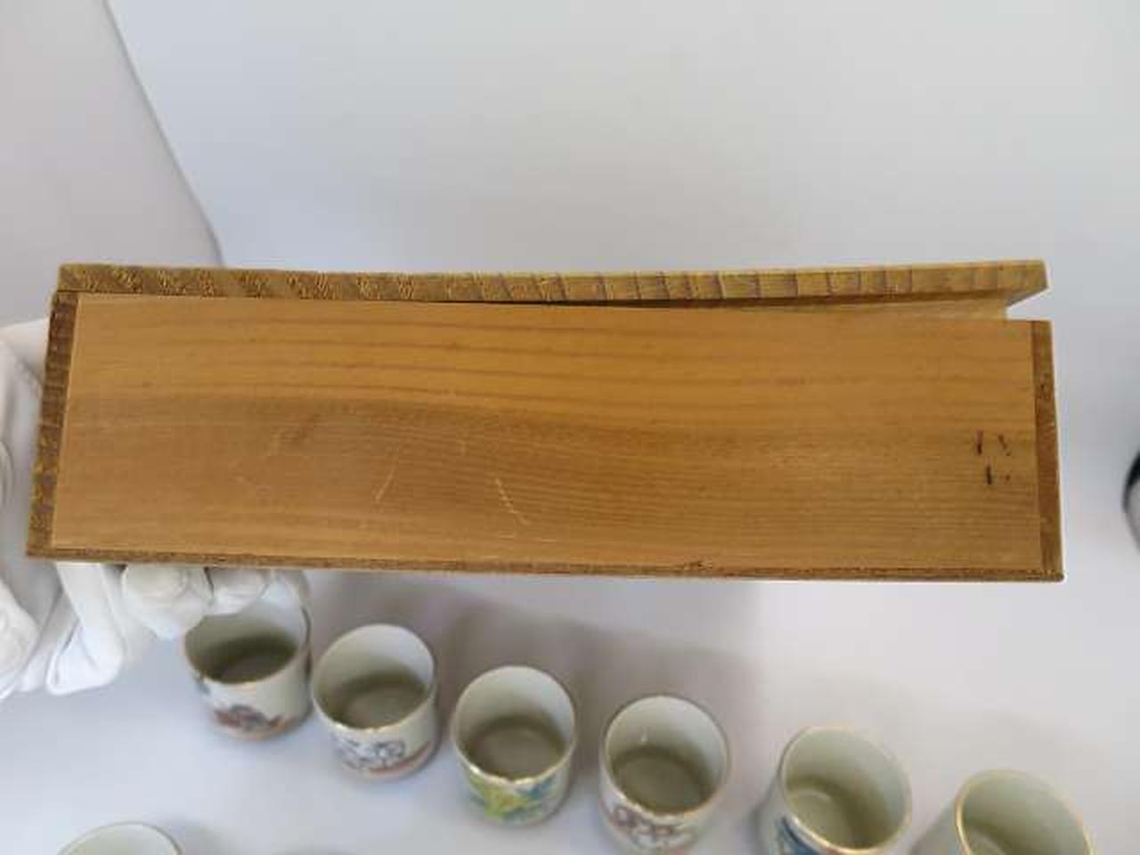 箱蓋に反りあります。