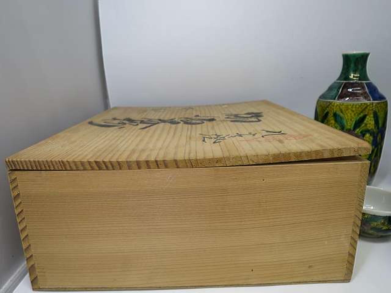 箱蓋に反りあります。