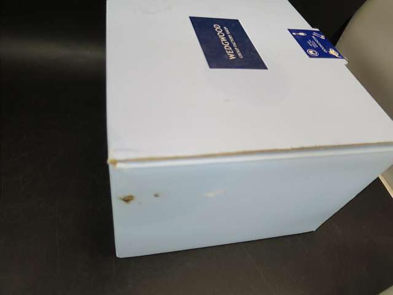 箱に汚れあります。