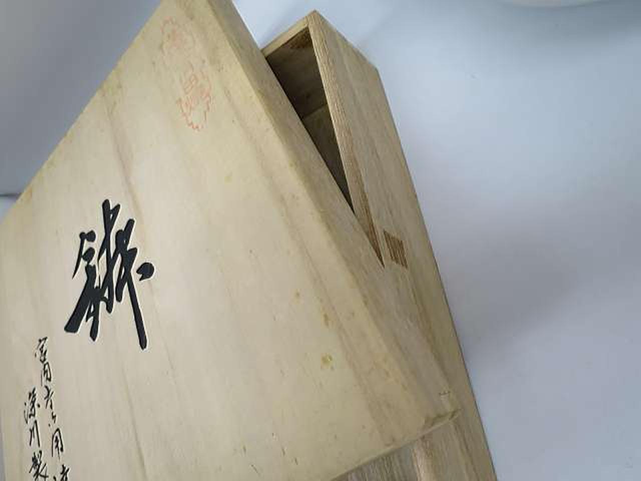 箱にテープ痕・シミあります。