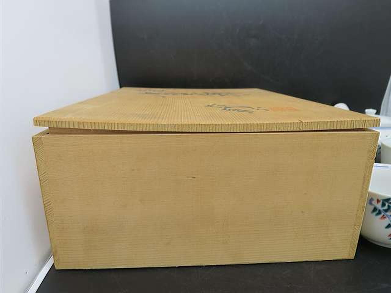 箱蓋に反りあります。