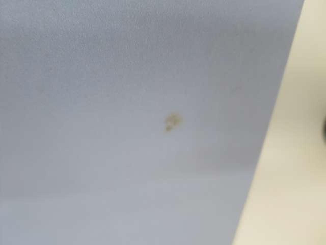 箱にシミあります。