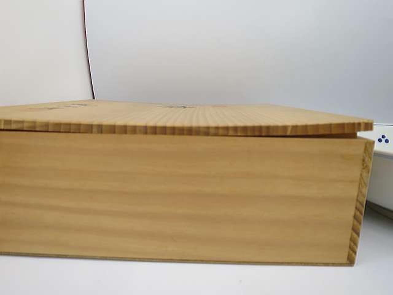 箱ふたに反りあります。