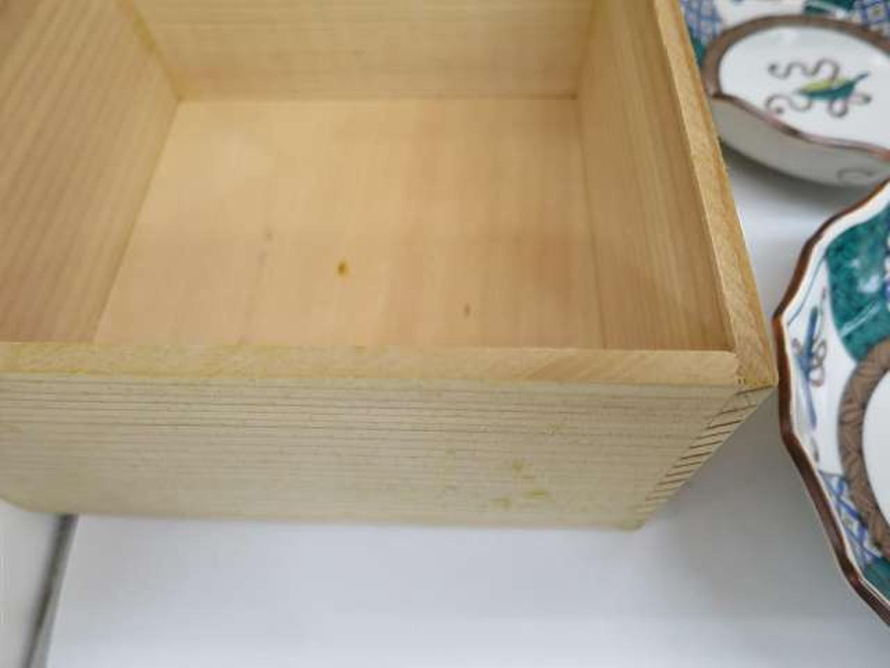 箱にシミあります。