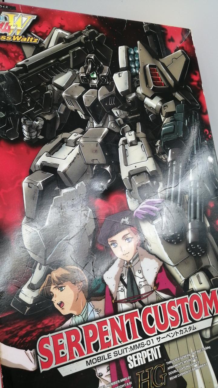 凹みや白かけ、引っ掻き跡などダメージあり