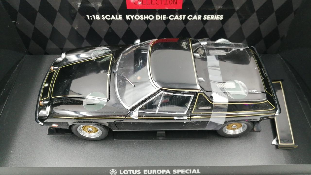 リアウイング折れてます