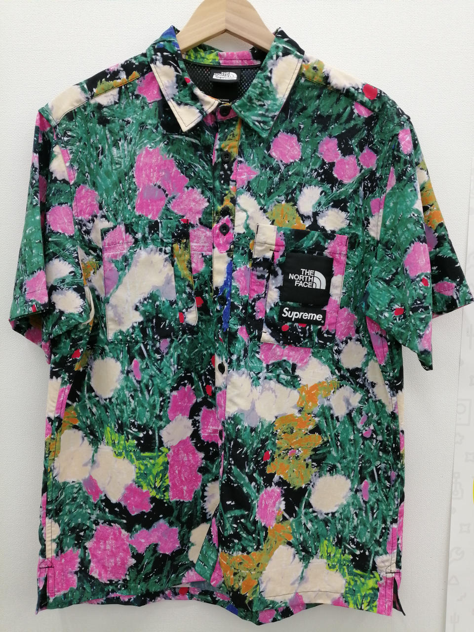 THE NORTH FACE Supreme フラワーパターン Medium SUPREME X THE NORTH FACE|TREKKING S/S SHIRT FLOWERS|HARDOFF
