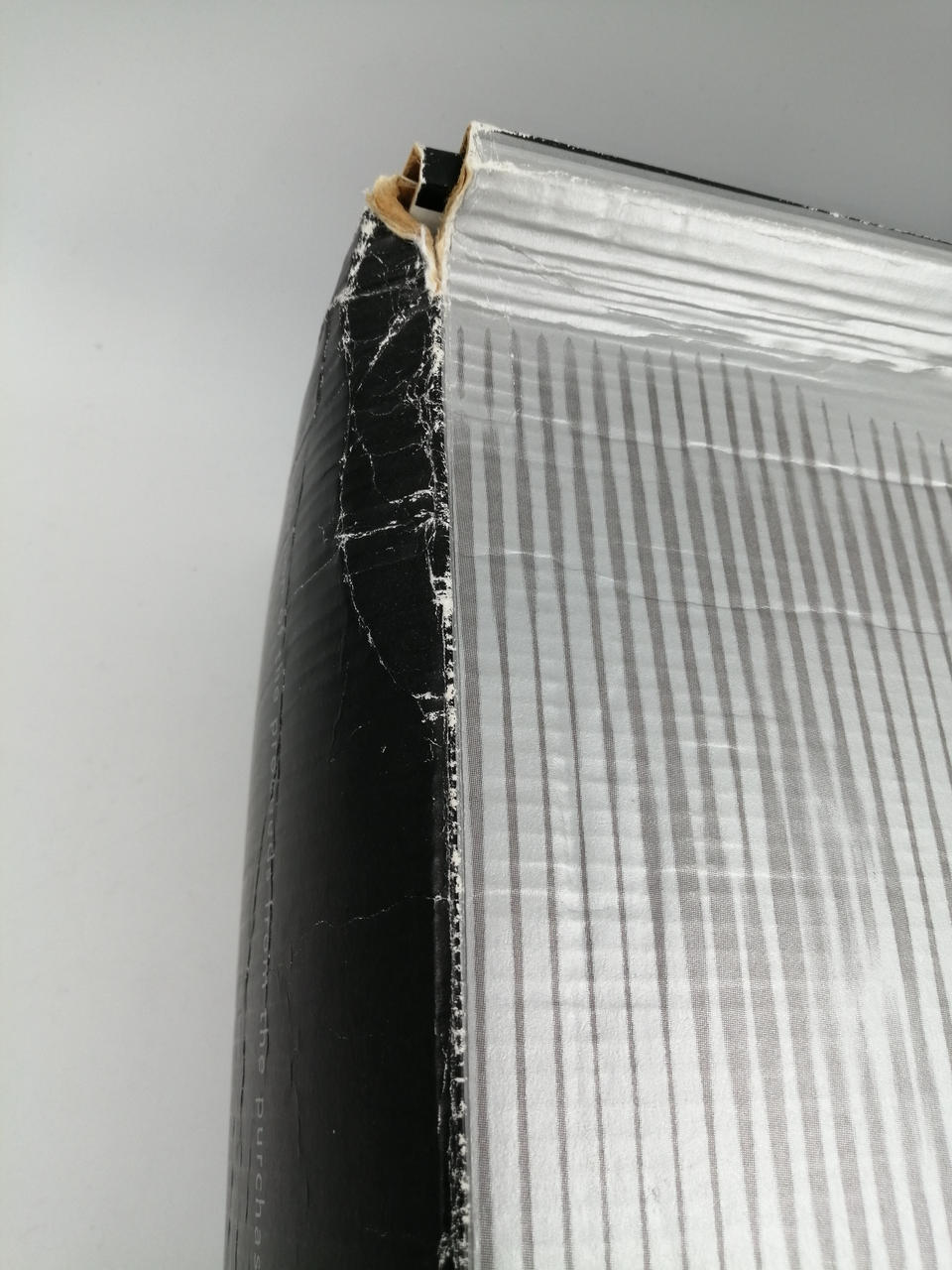 破れ剥がれあり