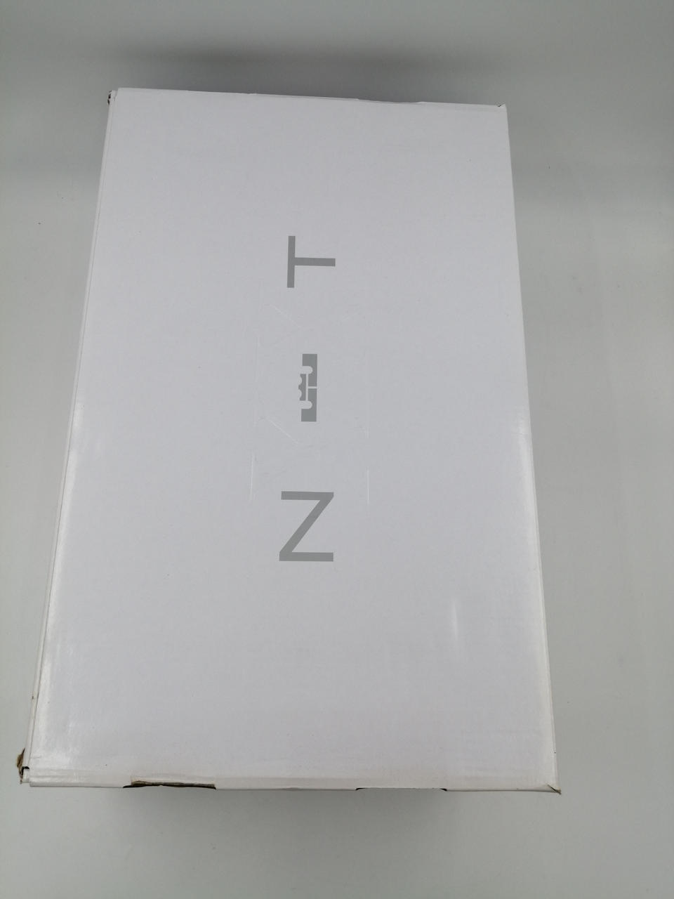 化粧箱あり
角に汚れ、凹み、日焼けあり