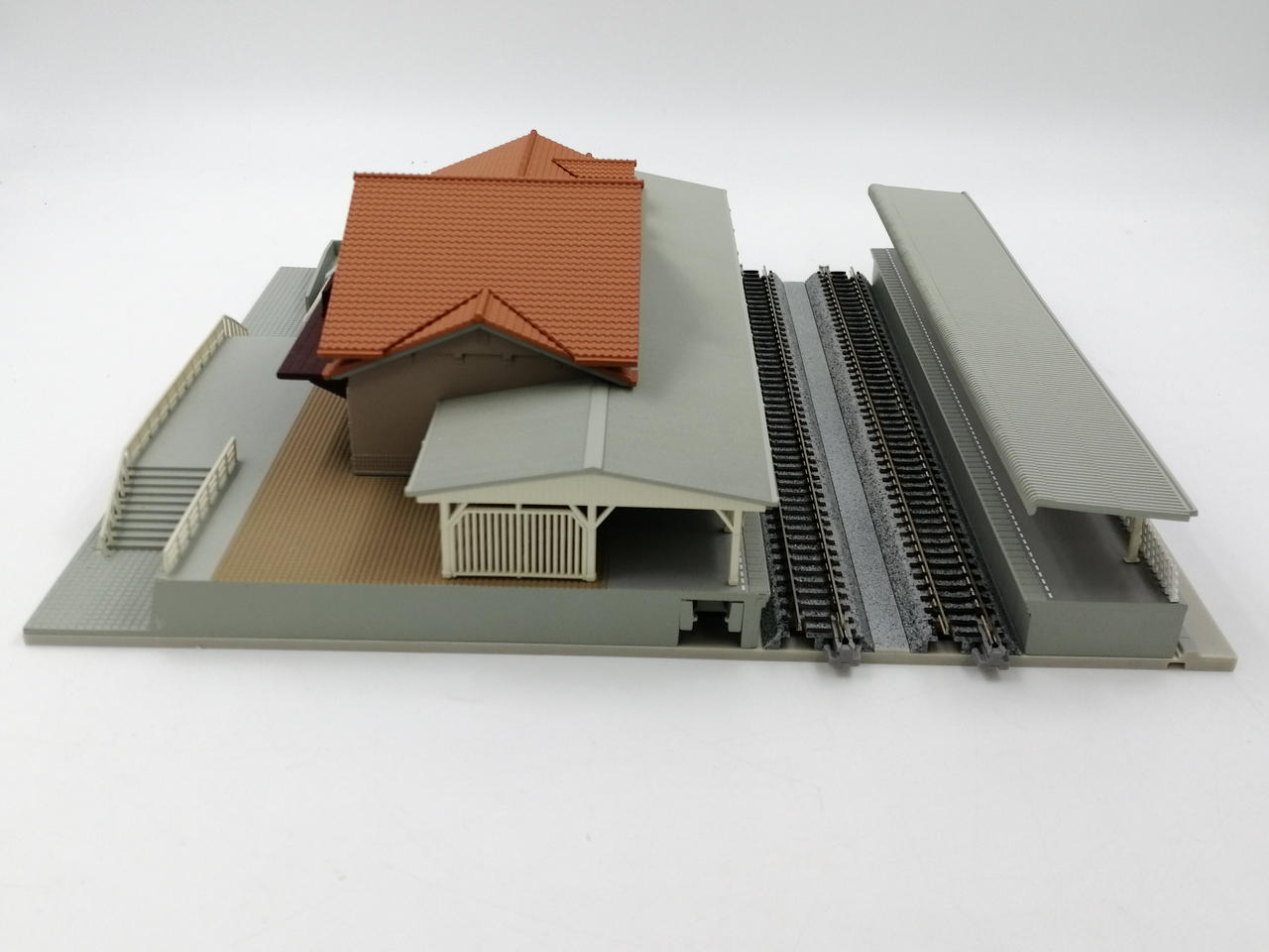 【かっしー】KATO 複線線路・ホーム・駅舎セット KATO 複線高架線路 + 高架駅舎セット