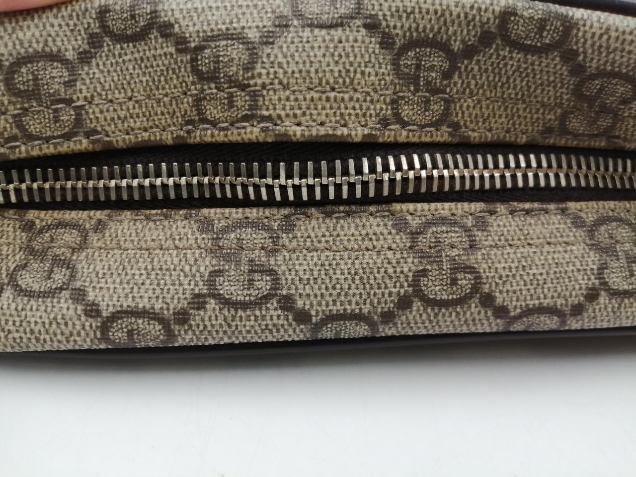 チャック付近変色あり