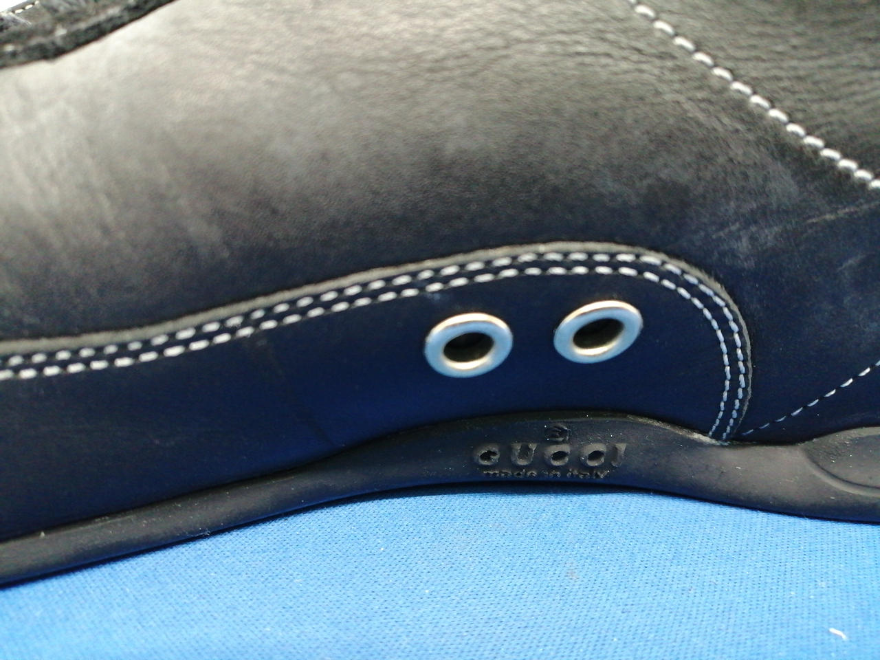 内側のマークです。(右)