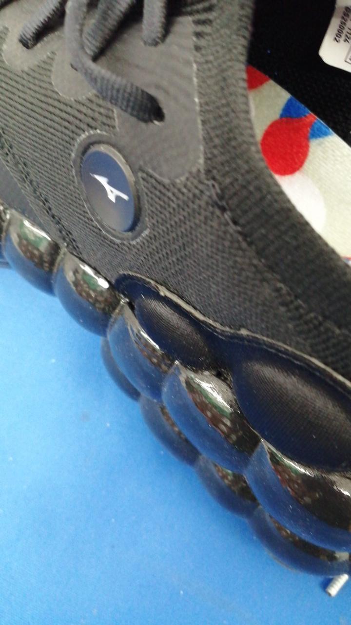 左足の外側です。