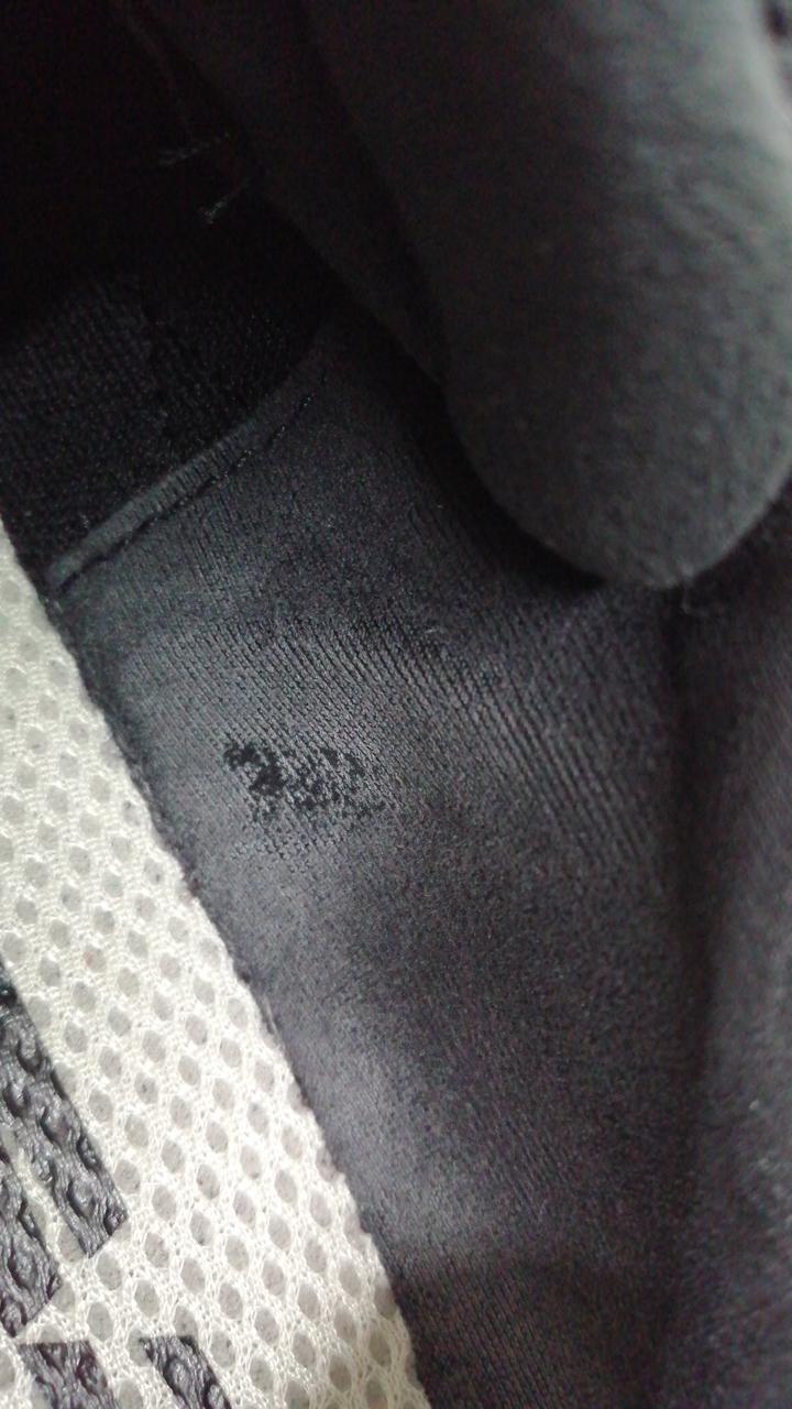 左足の中の内側です。