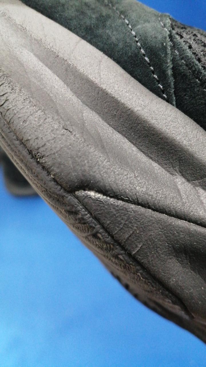 右足の外側です。