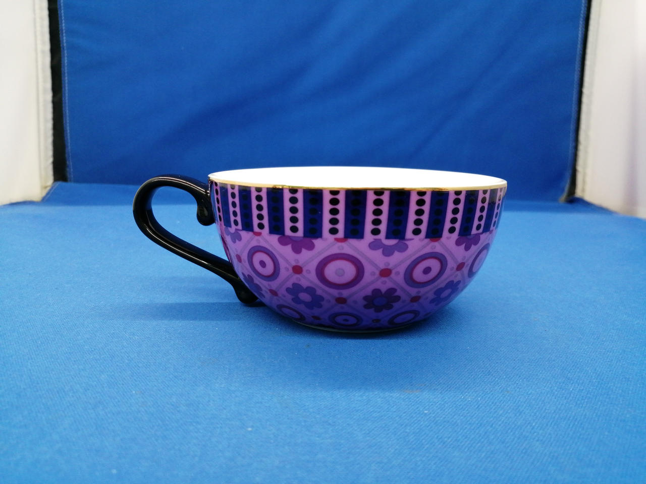 下の部分はティーカップになります。