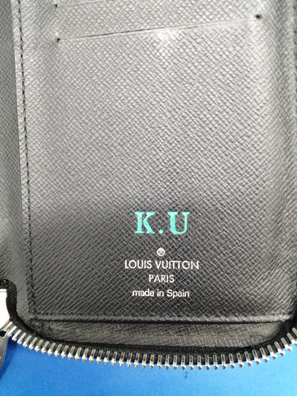 「K.U」イニシャル入りです。