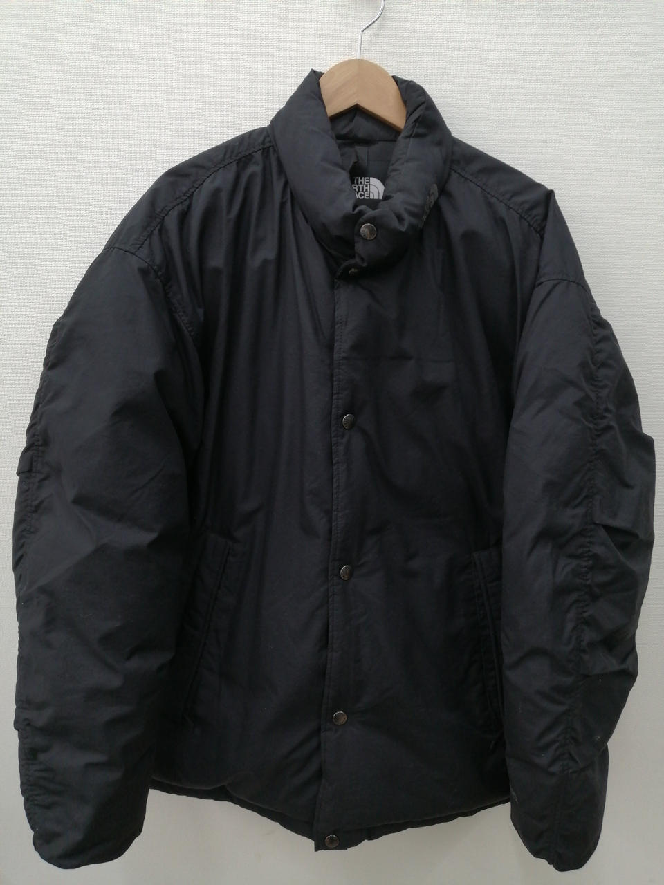 首元に修正痕有り