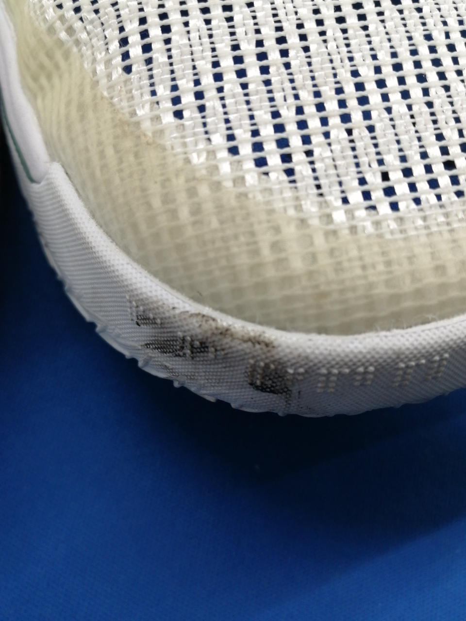 つま先部分、汚れあり