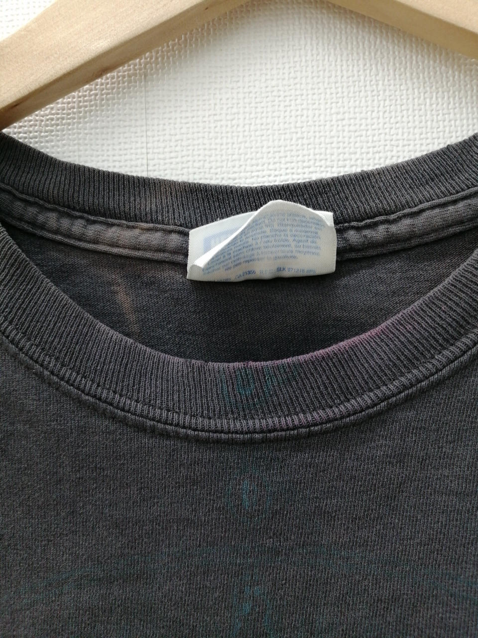 首回り、汚れ有り。