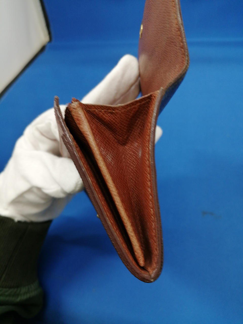 汚れ、折れ目あり