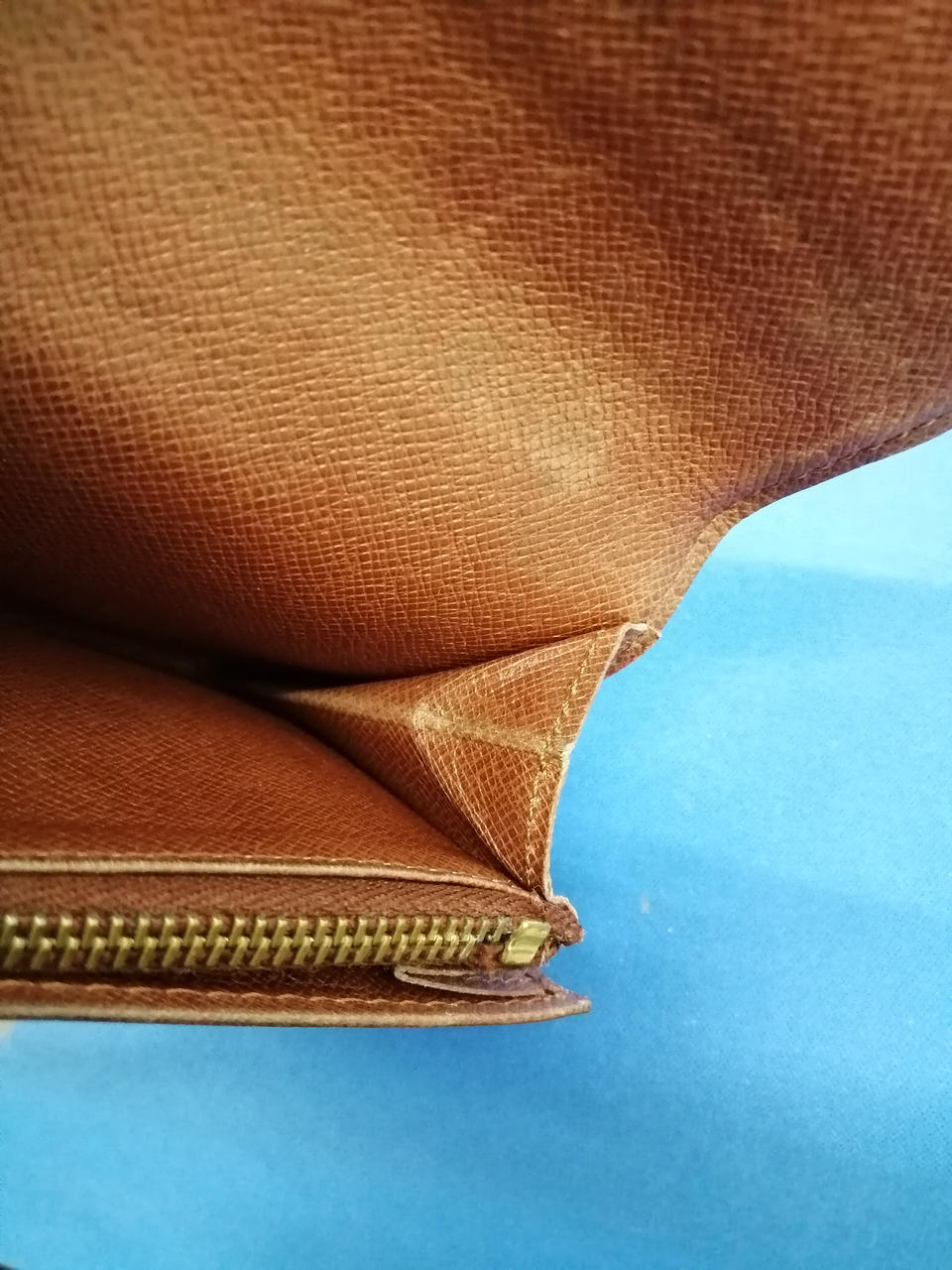 汚れ、折れ目あり