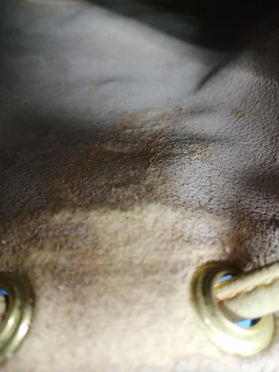 内側　劣化あり