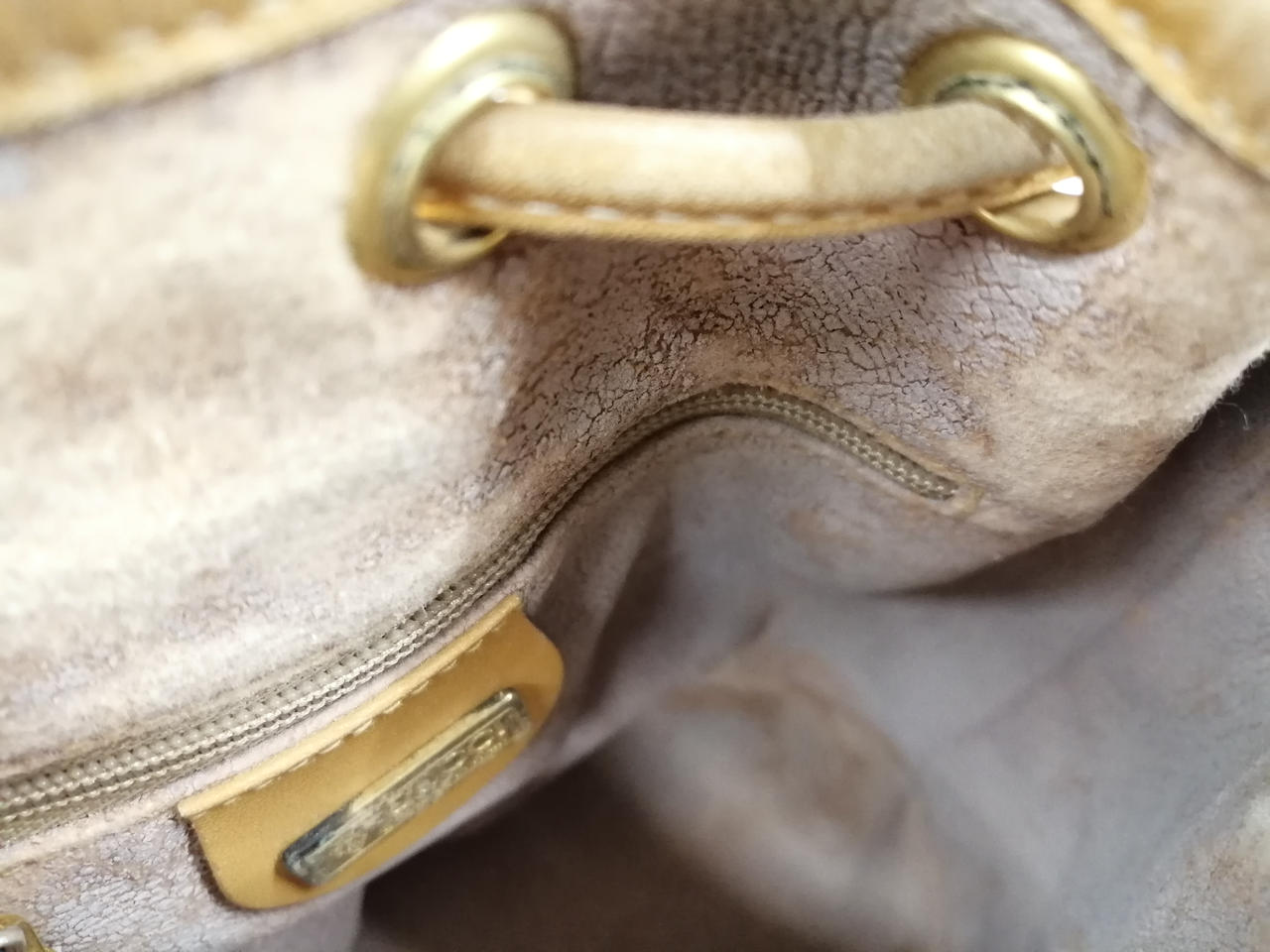 内側　劣化有り