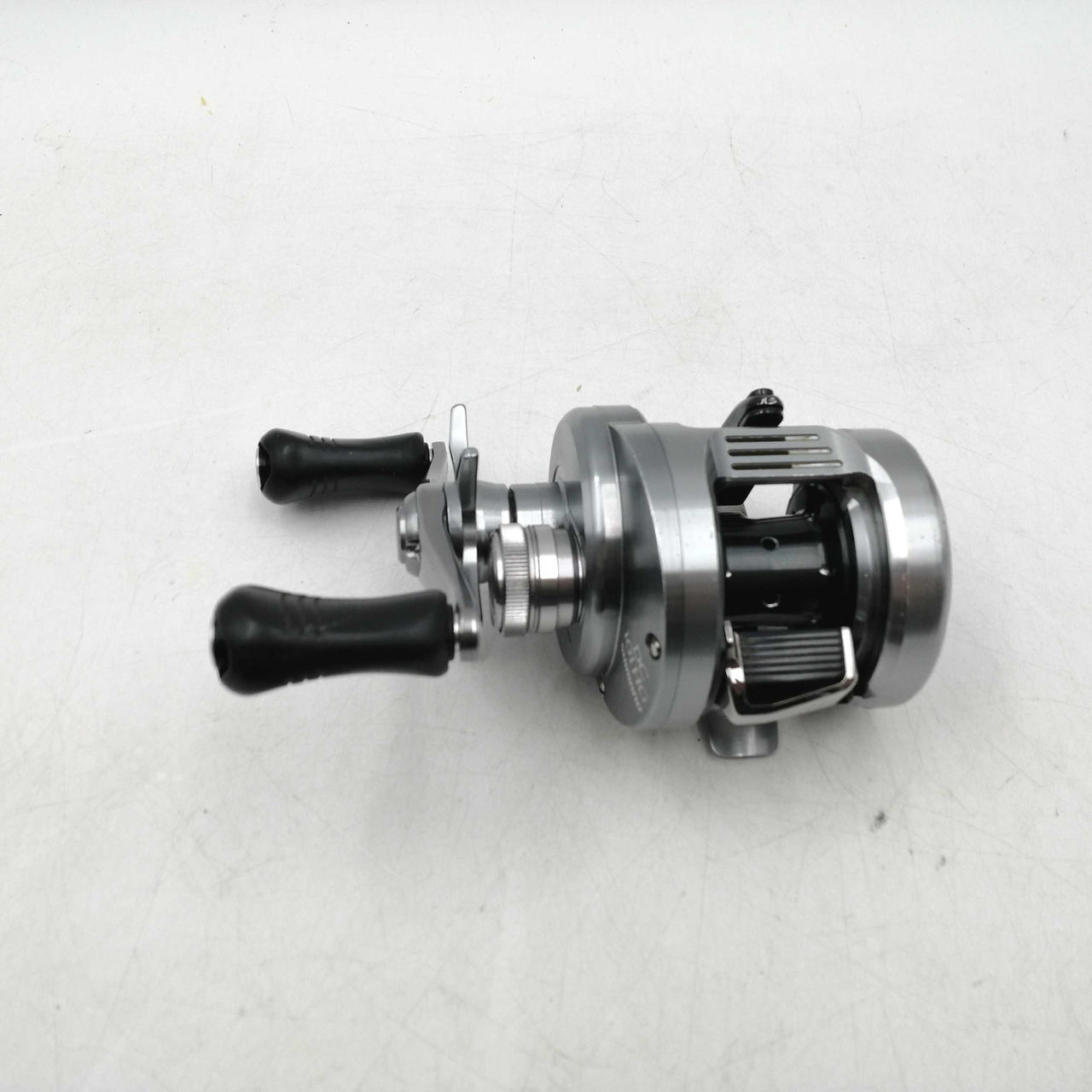 SHIMANO nium 101HG ベイトリール シマノ カルカッタ コンクエスト HG 101HG 左 (リール) 価格比較