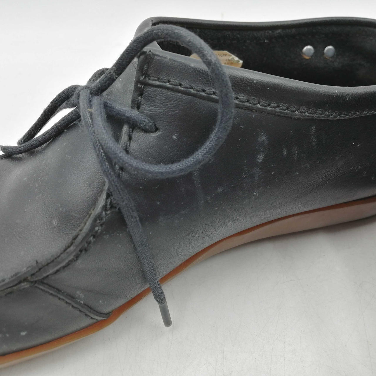 シミ、汚れがあります。