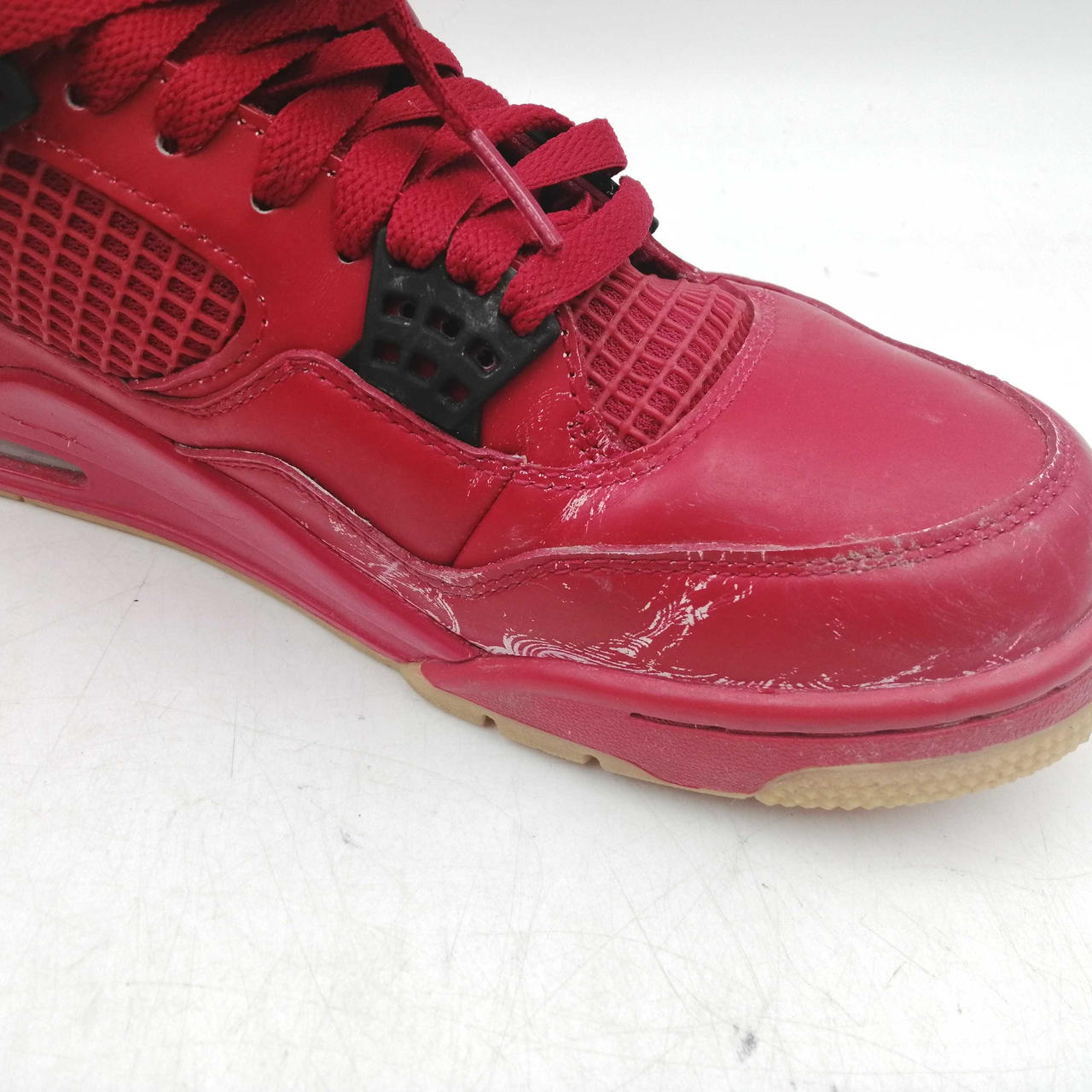 汚れや歪みなど、かなりの使用感があります