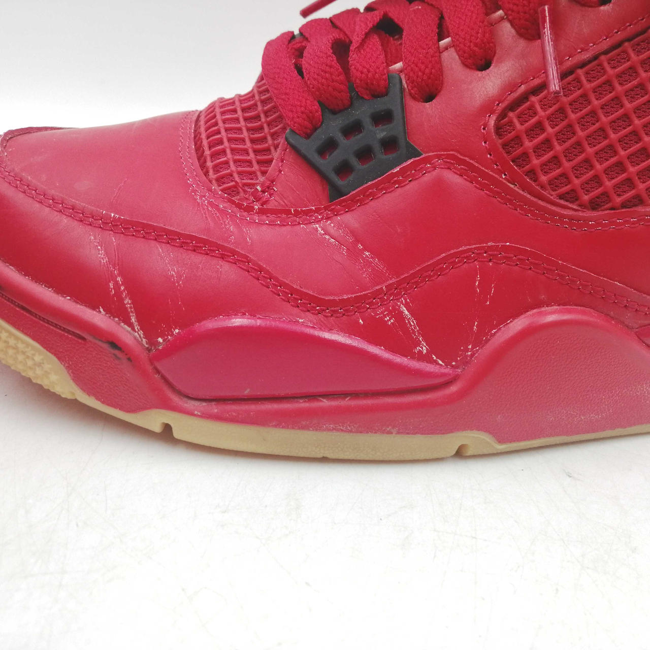 汚れや歪みなど、かなりの使用感があります