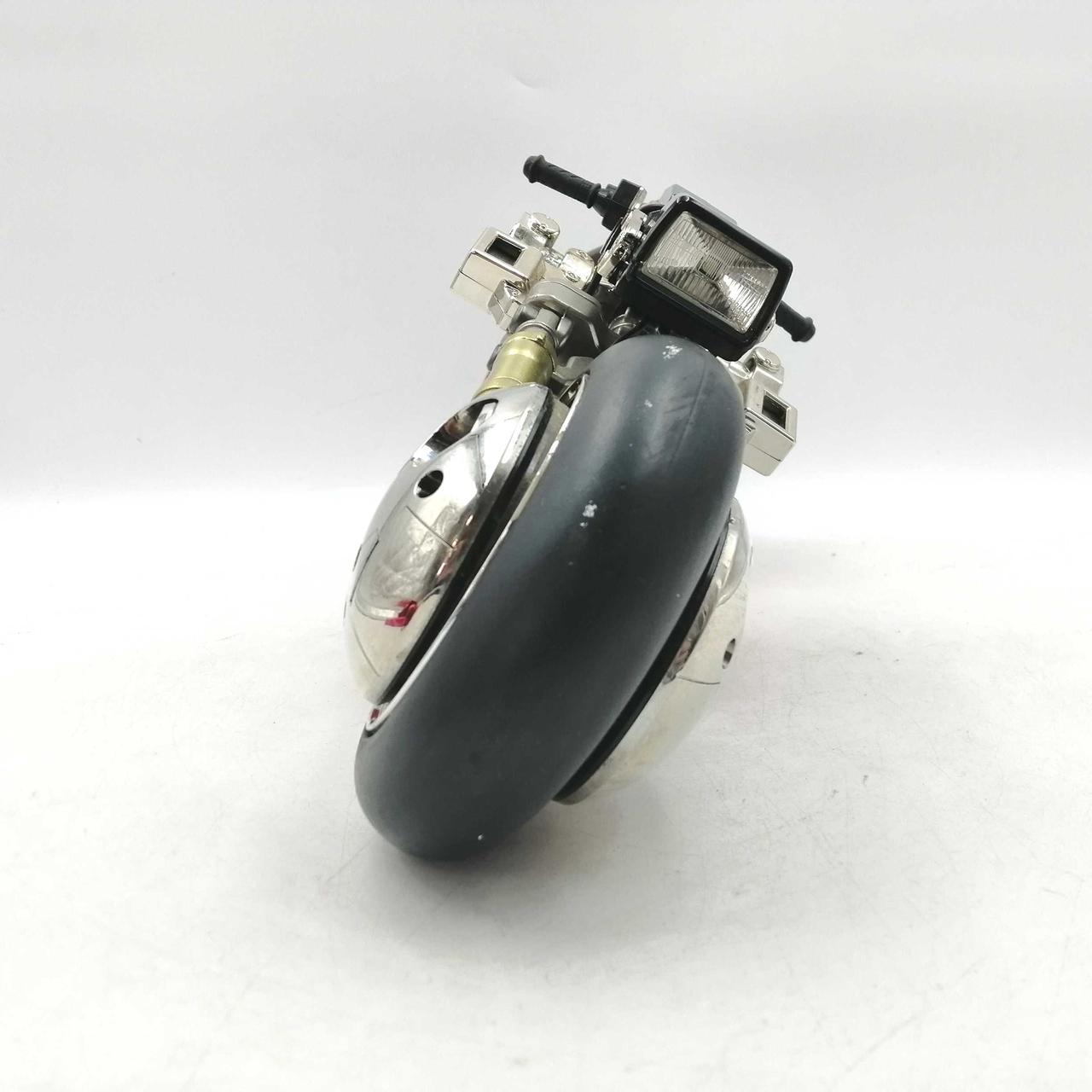 AKIRA カネダのバイク 1/6スケール。箱難品、外だけ汚いけど、新品未使用 バンダイ(BANDAI)|金田のバイク 1/6 AKIRA|HARDOFFオフモール