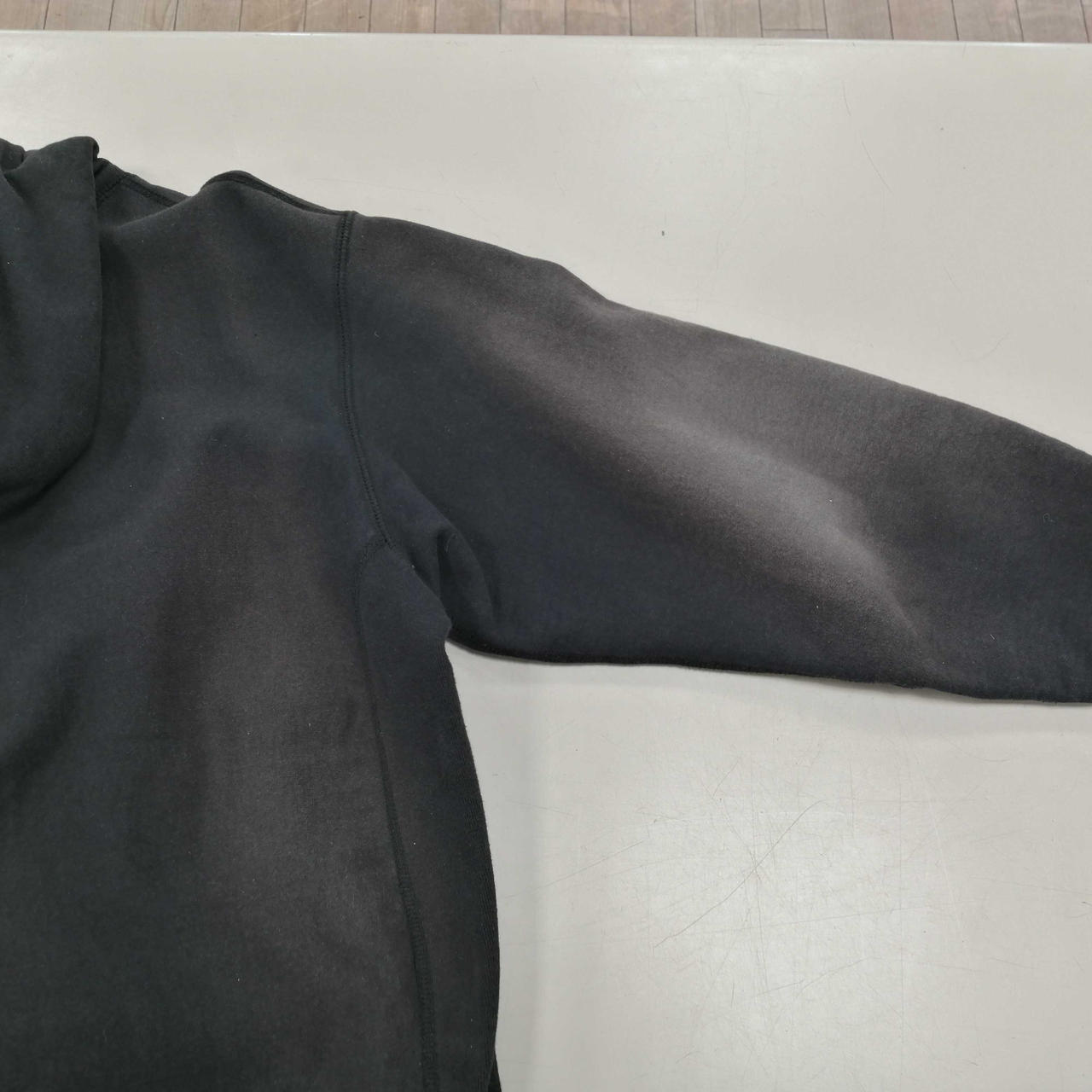 右袖裏がかなり日焼けしています。