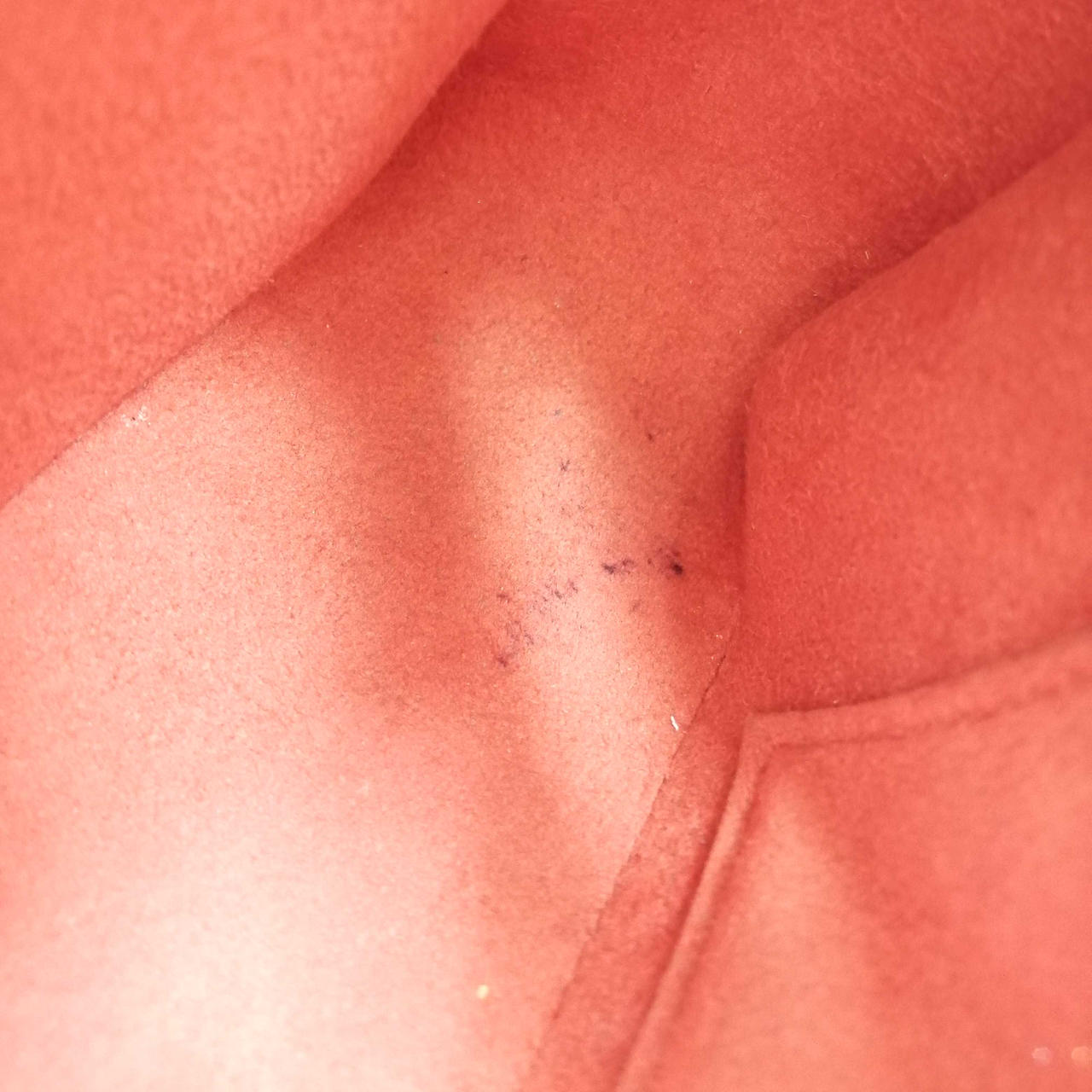 内側に汚れあり