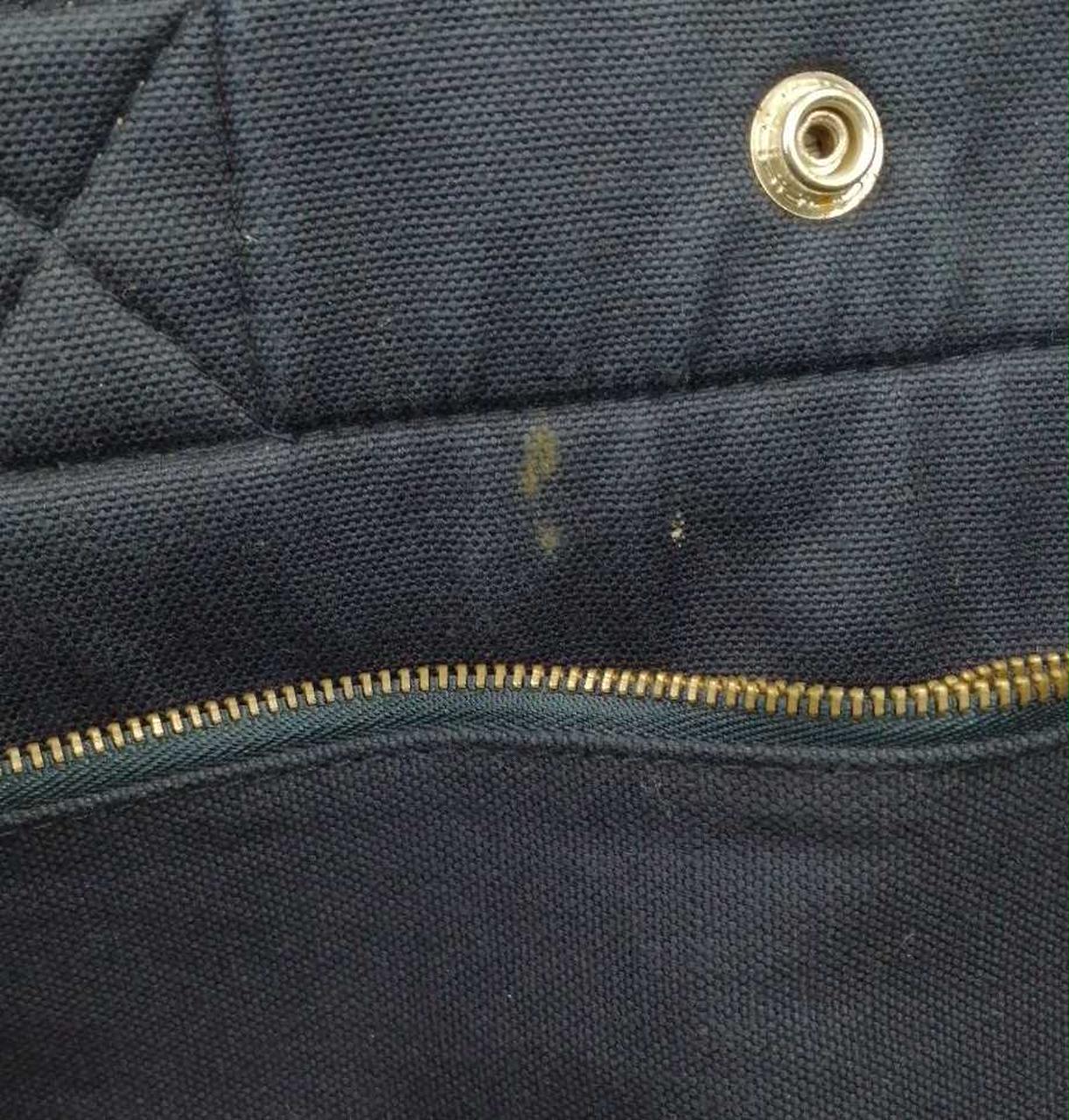 内側ファスナー近くにシミあり