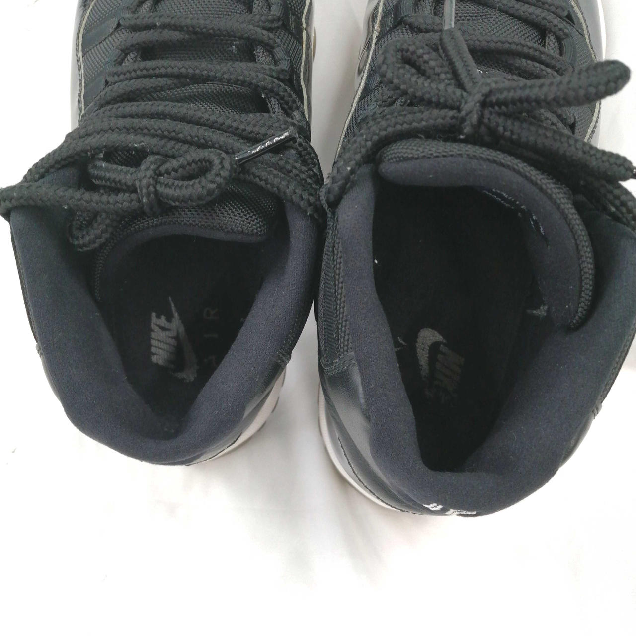 中敷きのロゴが剥がれあります。