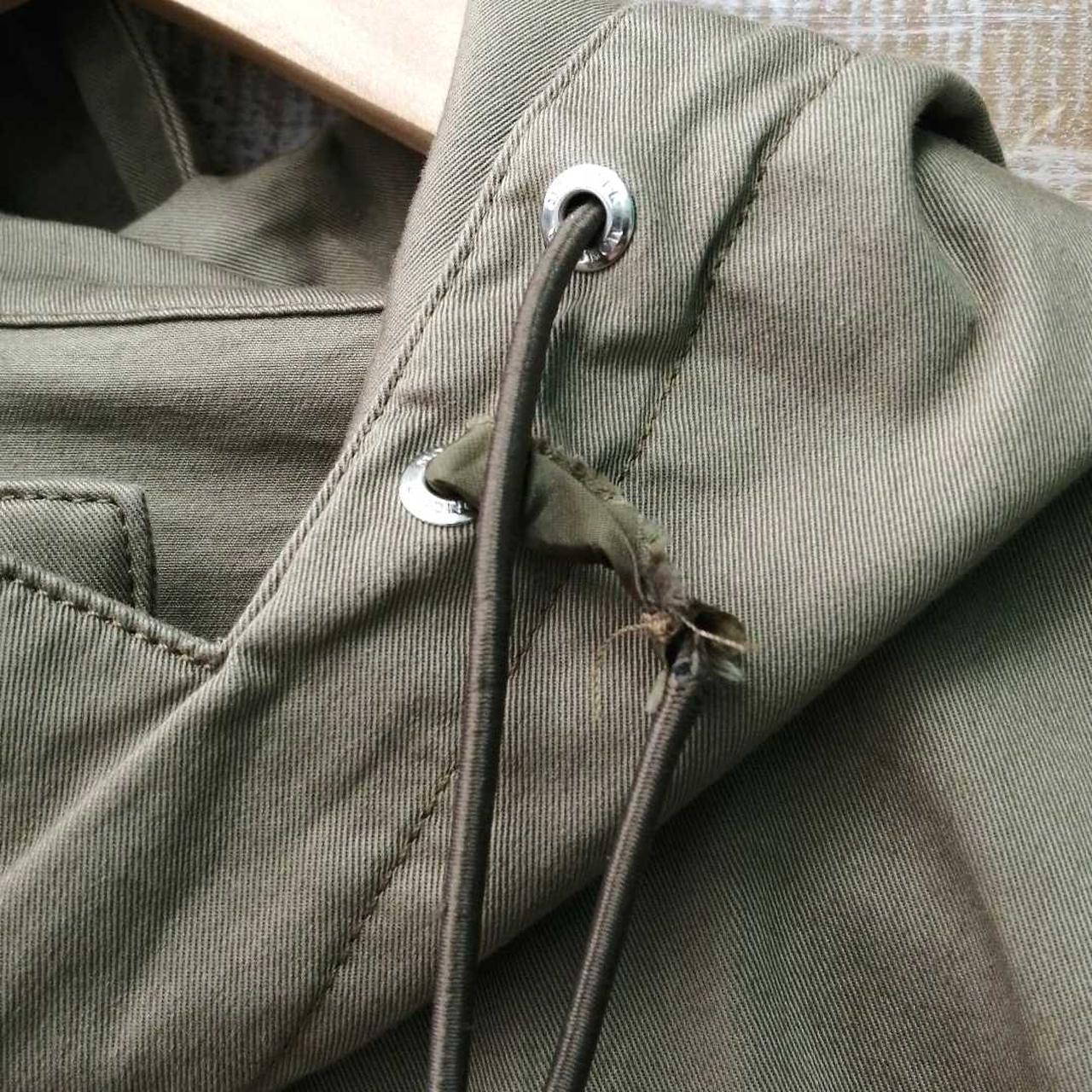 ちぎれかかっています