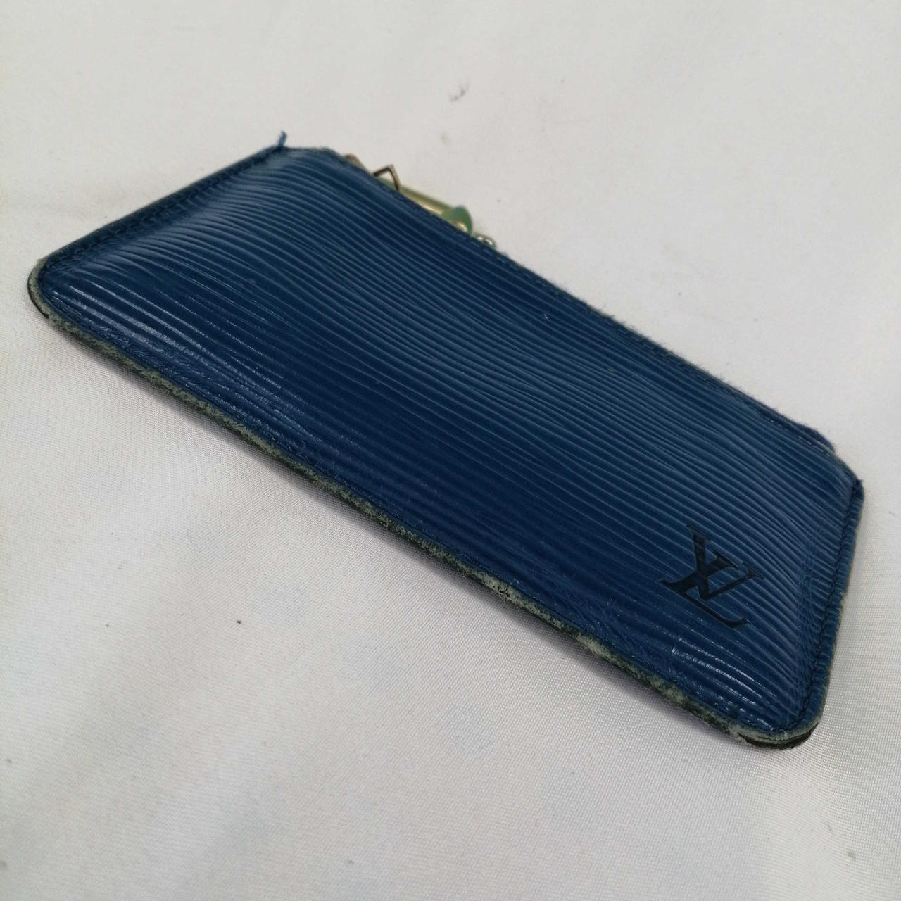 全体的に縁に擦れあります