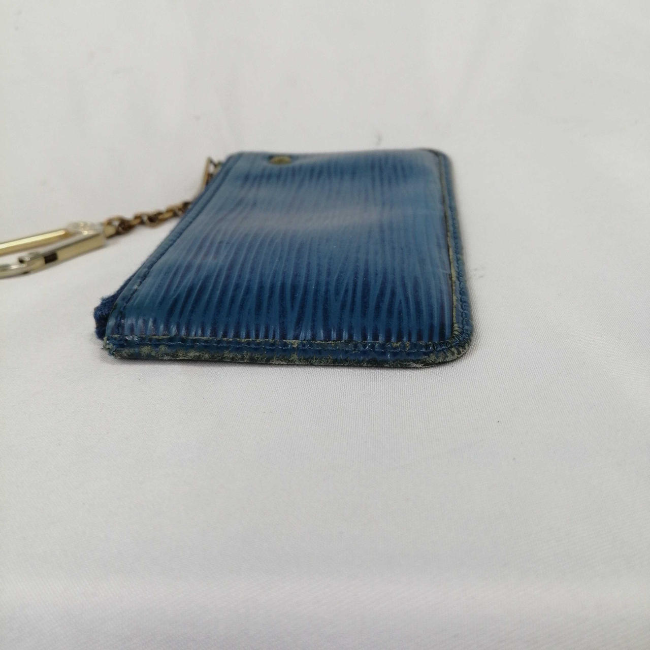 全体的に縁に擦れあります